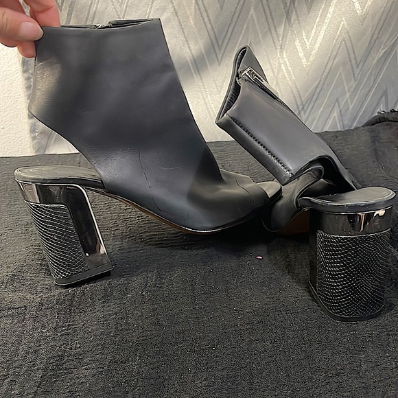 VINCE real leather high heels 6.5, fits size 6 too! - Picture 2 of 3